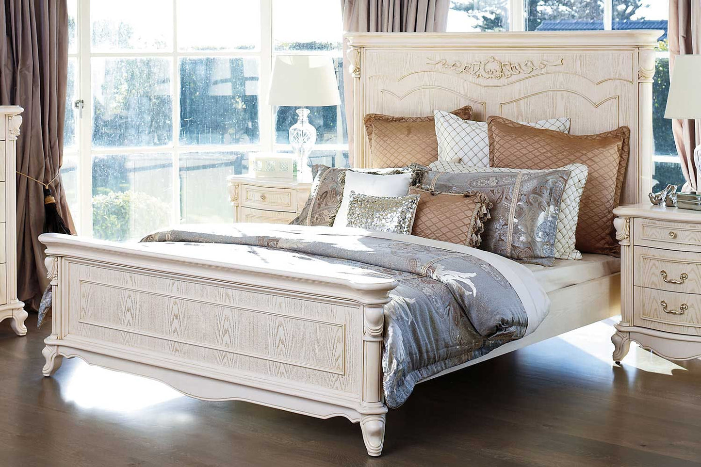 Chateau Bed